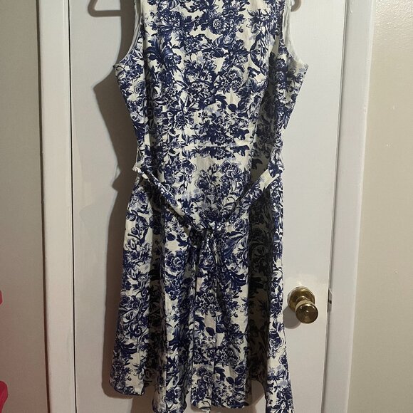 ANN KLEIN SLEEVELESS BLUE AND WHIT FLORAL DRESS SZ 12 - Picture 5 of 6